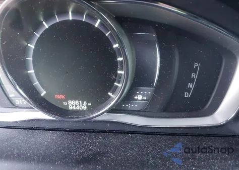 2016 Volvo Xc60 T5 Premier из США, поврежденный, VIN YV4612RK2G2857570